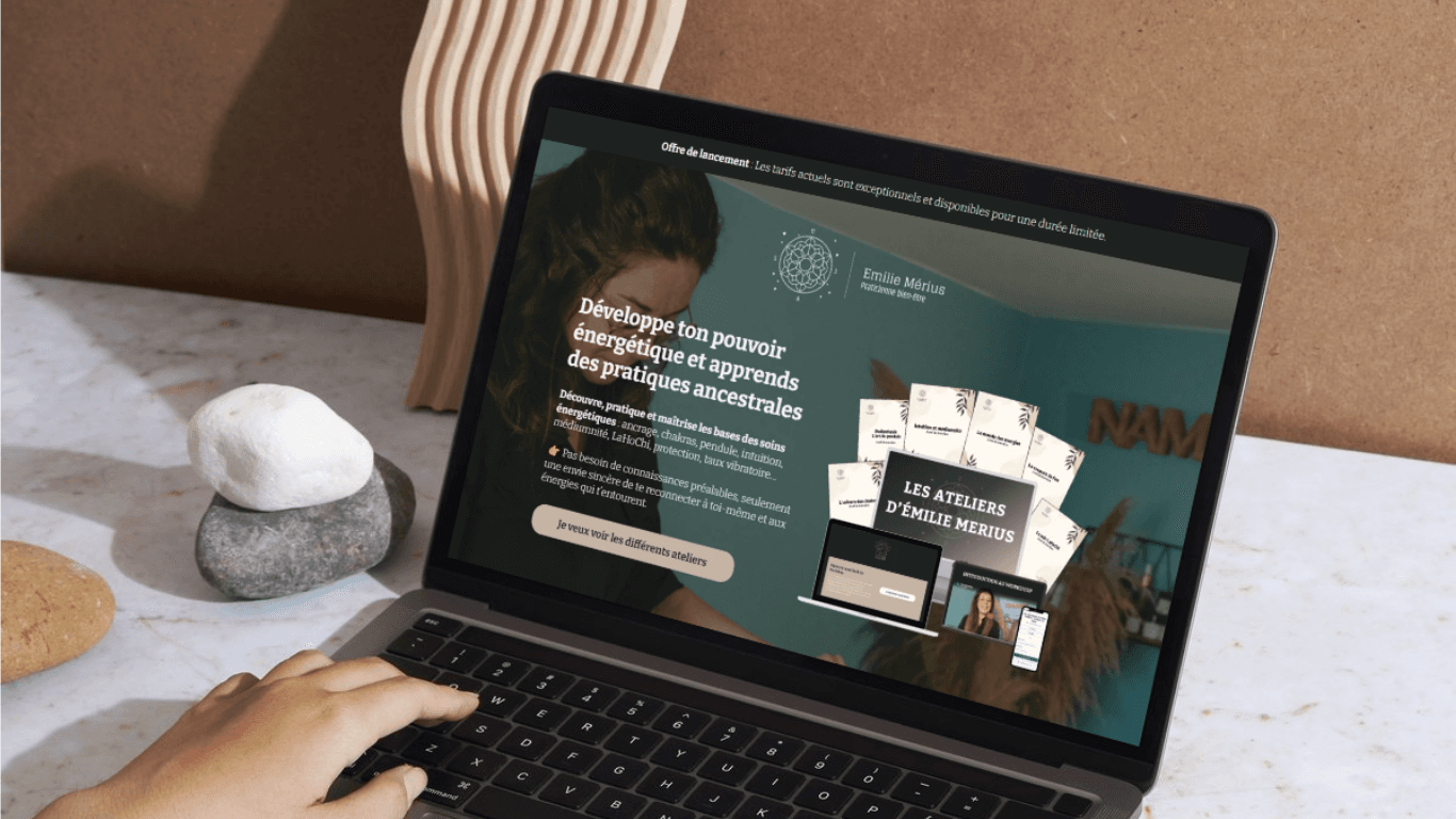 Le site d’Émilie Mérius affiché sur un téléphone