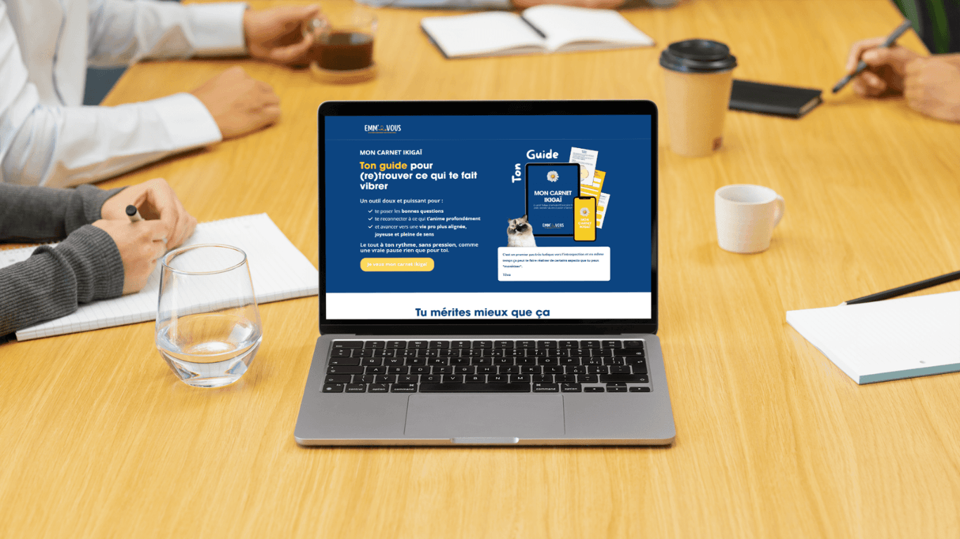 Le site d’Emm’&vous affiché sur un ordinateur portable